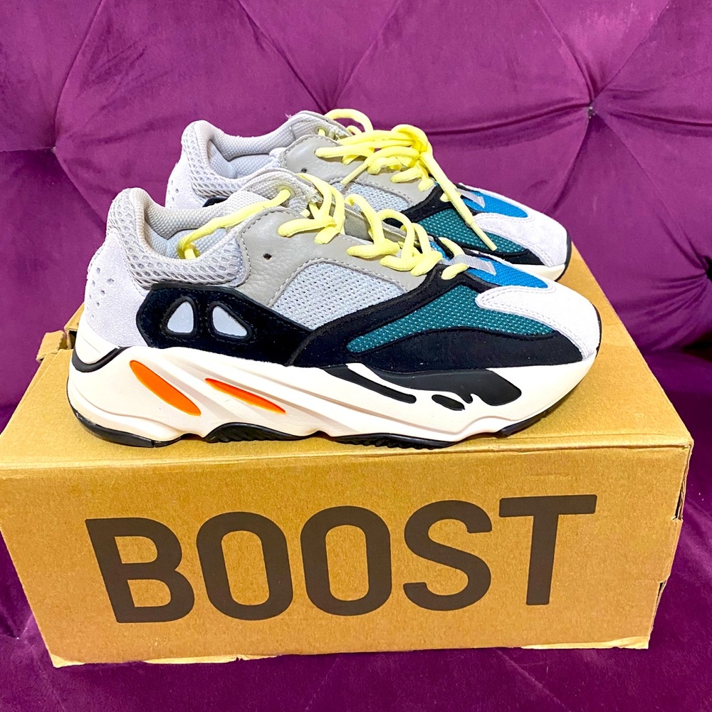 Yeezy Boost 700 Wave Runner size 5